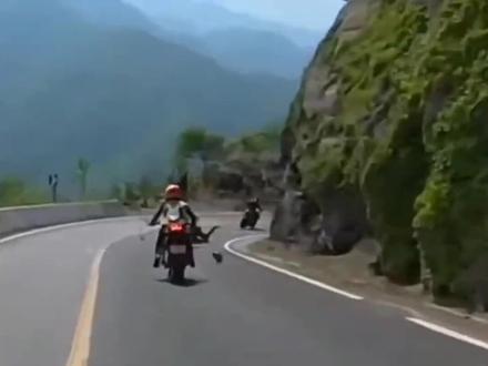 有abs为什么急刹车会翘尾?如何避免急刹空翻的事故?#爱机车爱生活 #日常溜车 #让骑行成为一种生活 #安全驾驶