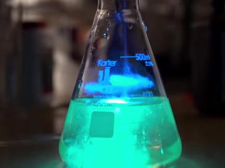 #化学实验 #化学 #鲁米诺 不一样的鲁米诺反应