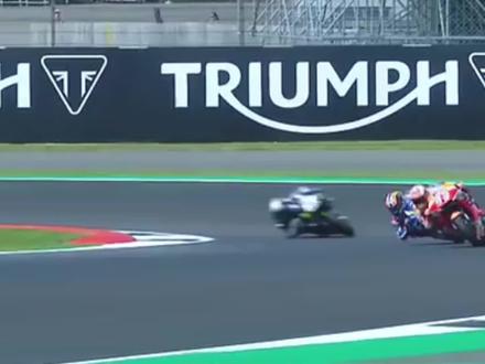 MotoGp赛车中的黑科技
赛车防护服,赛车头盔。