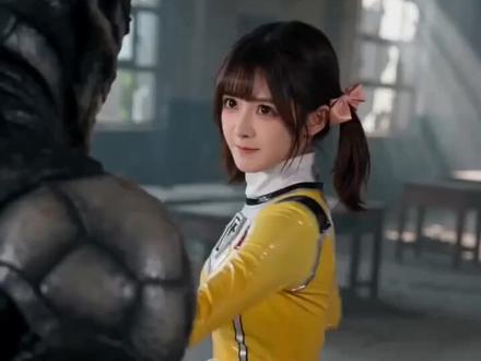 老哥你这脚真猛阿,我飞了几十米那么远。 #特摄#超级战队#女战士#女奥特曼#giga