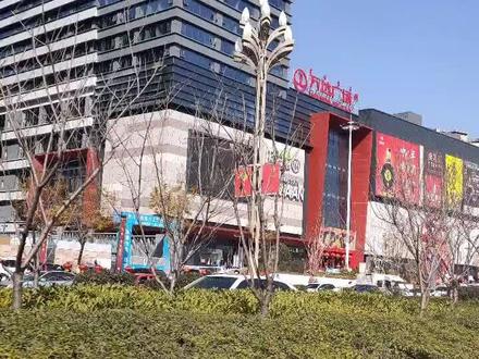 大城市西喽,瓦达瓜叉#大凉山都懂这句话吧😂#魔性彝腔#瓦达瓜叉#万达广场 #西昌 年初一来逛逛