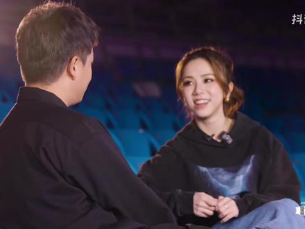 恋爱脑从来都不是贬义词,它是一个人捧着真心向未知走去的勇敢.#你不是恋爱脑只是比较认真 #爱与被爱 #邓紫棋的恋爱观 #邓紫棋演唱会 #gem邓紫棋