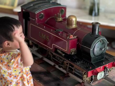 #模型 #这才是男人的玩具 #男生减速带 #蒸汽火车 #制作过程 在楼顶开燃煤载人小火车是一种怎么样的体验(目前完成轨道20米)