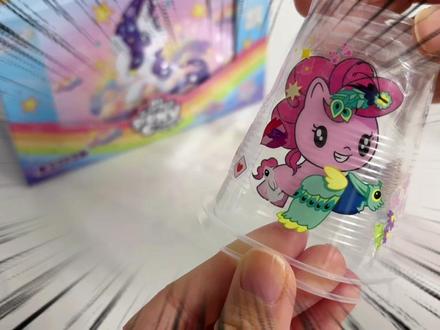 拆过小马宝莉彩虹5弹的,别错过这个自制变装杯子! 学会了赶紧去试试!#小马宝莉 #小马宝莉卡牌 #玩具 #手工 #小马宝莉玩具