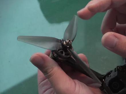 桨叶如何安装至电机#穿越机 #教程#安装#tmotor