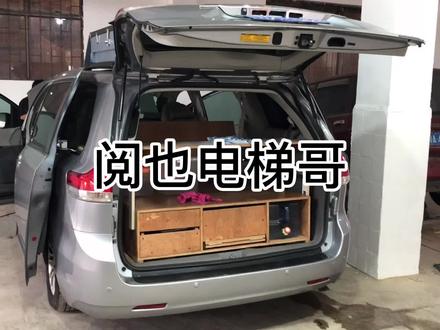 用木结构做车顶行李箱,结实大气,加装驻车空调,48V车充