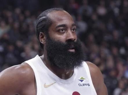 哈登牛逼!哈登牛逼!哈登牛逼!北京时间2月8日,NBA常规赛骑士客场132比126击败国王,哈登重返东部,他在骑士队继续身穿1号战袍。今日骑士客场对阵国王,哈登携手米切尔、艾伦首发出战,哈登正式迎来骑士生涯首秀,登正式迎来骑士生涯首秀,全场13投7中、三分8中5轰下23分2篮板8助攻1抢断,末节独砍15分立功,末节骑士和国王打得十分胶着,哈登重返赛场后轰进三分,助攻队友以及突破上篮,可之后骑士全队哑火且被国王打出10-0进攻高潮,艾伦罚球止血,哈登连中两记三分打停国王,此时登哥与米切尔激情庆祝,国王继续反扑,德罗赞命中扳平三分,米切尔造犯规两罚全中,威少三分打铁,哈登连续四罚杀死比赛,最终骑士惊险拿下胜利。登哥携手米切尔带领骑士拿下胜利;骑士喜提3连胜并且送国王12连败。