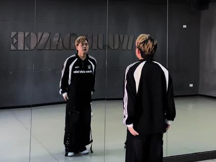 《第三个吻痕》分解来喽~
#第三个吻痕 #倩酱编舞 #urban编舞
#舞蹈分解教学视频 #抖音年味舞蹈大赏