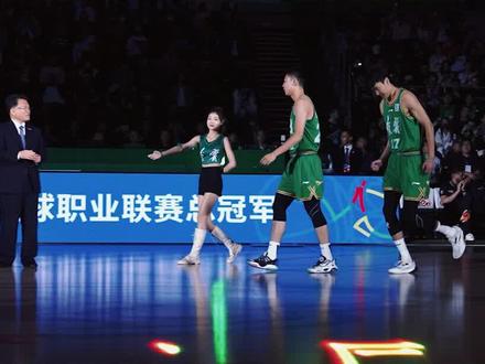 #cba 赛场中圈标识全新升级!#国寿的2023 #国寿守护美好生活 #cba热门 #篮球