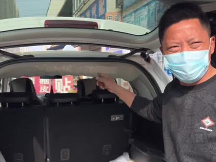 长城H 6这样拆卸方法, 一个师傅,一个拆装方法, 如果你有更好的方法,欢迎评论区留言分享。#汽车顶棚布脱落修复 # 武汉更换汽车顶棚天窗盖板天窗卷帘