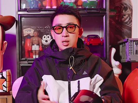 南恩新款翻盖雪镜真的是太方便了,不管是教学还是去餐厅等等 翻盖及时大视野!#滑雪穿搭 #南恩滑雪 #滑雪教练 #千山滑雪场