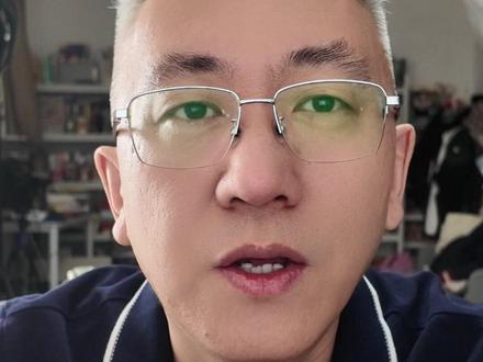 华为有保时捷,一加有迈凯伦,荣耀为何要联名张雪机车?
#荣耀 #张雪机车 #WSBK #品牌联名 #中国智造