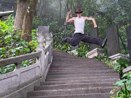 我发现这样下山很轻松#海绵椰椰舞 #哦耶椰编舞 #海绵宝宝 #浅跳一下 #抖音潮流舞蹈大赛