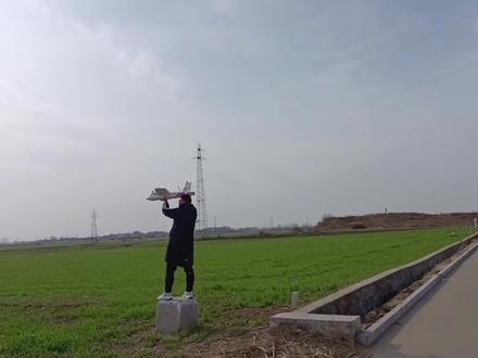 如何避免炸机?教你固定翼无人机的飞前检查 起飞前的检查是确保固定翼无人机安全飞行的关键步骤。按照以下步骤操作,能你的无人机安心飞上天!
第一步:外观与物理检查
外观检查:检查飞机所有外观及物理连接部分,确保无破损。
重心检测:电池固定好后,手掂确认飞机重心位置正确。
第二步:舵面检查
副翼操作:向左打副翼时,左边舵面翘起;向右打副翼时,右边舵面翘起。
升降舵操作:向下拉升降舵,V尾布局的两个舵面都向上翘。
航向控制:通过V尾混控实现,确保舵面响应正确。
第三步:螺旋桨检查
安装方向:螺旋桨有两面,带字的一面(标有型号如8*6 R,R代表反桨)永远朝向机头。
第四步:飞控系统检查
模式设置:打到自稳模式,通过屏幕或地面站确认飞行模式正确。
姿态反馈:将飞机放平,舵面应平
第五步:卫星信号检查
搜星数量:确保卫星数量超过8颗再解锁起飞。
第六步:遥控器与电池检查
遥控器开机:先给遥控器开机,再检查电池电压,确保电池充满电。
电池注意:BB响插头不要插在飞机上,以免消耗电量。
第七步:通电检查
舵面与电机:飞机通电后,检查舵面及电机转向是否正确。
起飞前的检查虽然繁琐,但却是保障飞行安全的重要环节。认真完成每一步检查,让你的无人机飞行更加稳定和安全,避免不必要的损失。
起飞前的检查是确保多旋翼无人机安全飞行的关键步骤。以下是详细的检查流程:
第一步,检查飞机所有物理连接部分,确保没有损伤,连接处干净且牢固。
第二步,确保电机水平安装,否则飞机起飞后可能会螺旋升天,需要及时纠正。以及,确认电机转向正确,电机上标有顺时针旋转标识的,需配顺时针旋转螺旋桨。同时,室内不要安装螺旋桨,以免造成危险,应在室外进行安装
第三步,使用BB响检查电池电压,如电池电压24.6V且电量在90%以上,可装机使用。
第四步,先打开遥控器,再将飞机通电。
最后,将飞机连到地面站,检查飞行模式设置是否正确,GPS是否显示3D定位,以及是否显示准备解锁。
完成以上检查步骤后,你的多旋翼无人机就可以安全起飞了。认真做好起飞前的检查,能有效降低炸机风险,保障你的爱机安全。
关注我,能够学习到更多关于无人机的知识哦!
#无人机 #固定翼FPV #起飞前的检查 #穿越机 #固定翼FPV