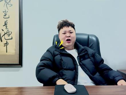 🔥17年之约·川渝德比燃爆中超|重庆铜梁龙主场迎战成都蓉城 等了17年,中超川渝德比终于回家!
3月21日(周六)19:35,重庆龙兴足球场,2026中超第3轮焦点战——重庆铜梁龙坐镇主场,迎战成都蓉城。
这不是一场普通联赛,是西南足球的情怀重逢,是山城与蓉城的热血对话。
作为中超升班马,铜梁龙前两轮一胜一平,拿下队史中超首胜,以黑马姿态站稳脚跟;成都蓉城两连胜领跑积分榜,实力强劲、志在争冠。榜首之争、德比恩怨、主场荣耀,三重看点齐聚龙兴。
龙啸主场,捍卫重庆!
快速反击+铁血防守,铜梁龙将以最拼的姿态,全场球迷的呐喊中,守住山城荣光。
成渝一家,足球为火;德比之上,热爱无界。
龙啸主场,捍卫重庆!为重庆而战!#重庆铜梁龙足球俱乐部 #龙兴足球场 #成渝德比 #中超联赛