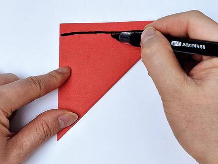 只要会写数字4,小猴子就能教你剪一个喜庆的四喜临门窗花!赶紧一起来试试吧#亲子手工 #手工 #春节剪纸