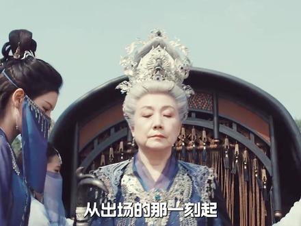 每一个女性都有完整的故事线,没有拍一个受辱镜头,就足以说明,《雨霖铃》剧组上下,都把尊重女性刻在了骨子里。细微之处的女性力量,于无声处听惊雷,当女孩子开始挣脱身份枷锁,总有人在前面竖起路标,剧中的她们是那个年代里美好的代表,剧外的编剧也是现实中的榜样。#雨霖铃 #章若楠 #张予曦 #杨洋 #影娱漫谈编辑部