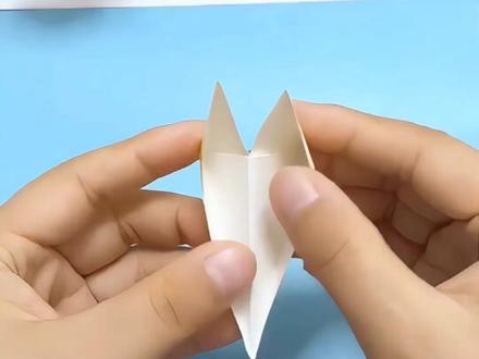 这么简单的圣诞树折纸还有谁不会折,快艾特你的好闺蜜过来学!!#折纸 #手工 #手工diy #折纸diy