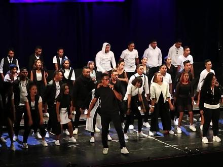 “出了关外头 娃儿你是野草”
#歌曲关里关外