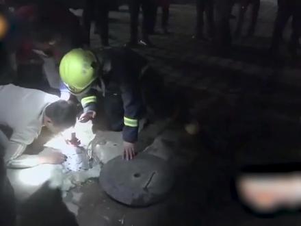 3岁女童失足坠入深井,15岁少年6次英勇下井营救,英雄出少年! #施工安全