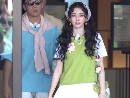 跑男最新路透,白鹿李晨郑恺坐了同一辆车~ #娱乐评论大赏