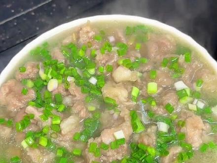滑肉汤怎样在家做出来才不浑汤不脱粉呢?掌握好这关键的几个技巧,其实方法很简单,肉片滑嫩,汤鲜味美,太赞了! #四川美食 #为你煲汤 #美食推荐官