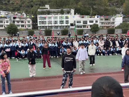 七星关区海子街中学,2024年冬运会开幕式舞蹈节目《APT》高清