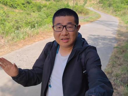 秦巴山区凤凰山主峰铁瓦殿海拔2128米,徒步约20公里穿越竹林到达山顶,百年古寺全是石条砌成#原始森林 #秦岭 #徒步秦岭 #铁瓦殿 #铁瓦殿攻略 #登山 #户外徒步