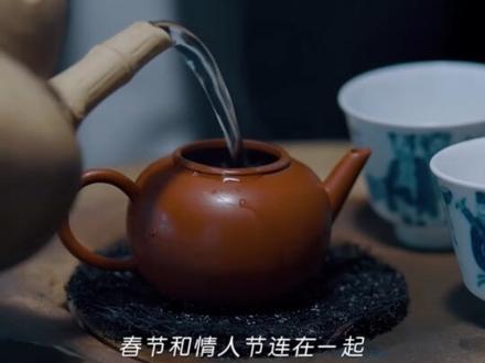 亲爱的,我们定个三年之约吧~ 二零二九年的除夕、春节和情人节连在一起,多特别呀。我想和你约定,到那天,我还在你身边,你也还爱着我,我们一起过这三个浪漫的日子。这条约定我会一直记着,视频也会好好存着,咱们一起等着见证。#治愈#情感#文案#共鸣#约定