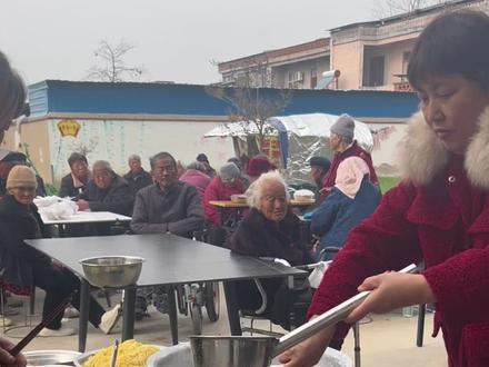 今天给大家分享一个老家面筋饭的简单做法#面筋饭 #乡村守护人