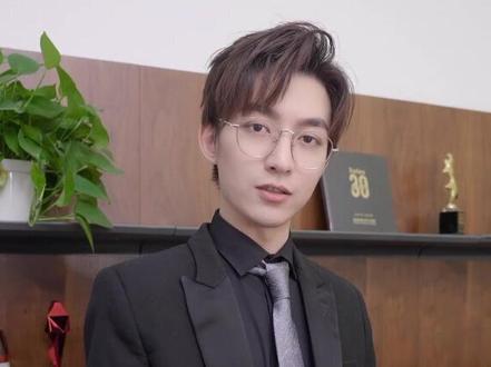 哥哥们的小惊喜,你们给几分呢?@wuli米言 @wuli东池 @wuli小辉 @wuli上元
