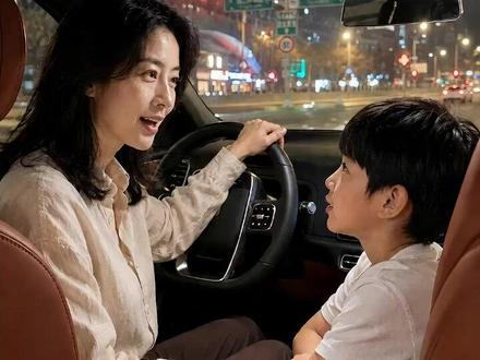 三伏天少饮冰水,慢喝温水,出汗缓洗护安康。 #家长必读 #亲子教育 #正确引导孩子 #育儿