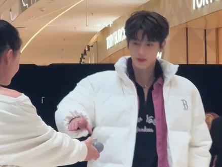 终于见面了!!#张凌赫 #重庆