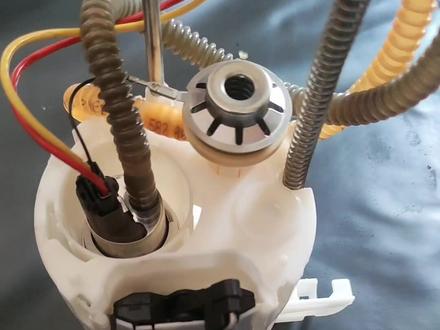 汽车油浮子和燃油表的工作原理!为什么油开始下的慢,后来快