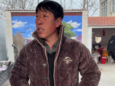 快过年了给门刷刷漆,显得喜庆#我的乡村生活