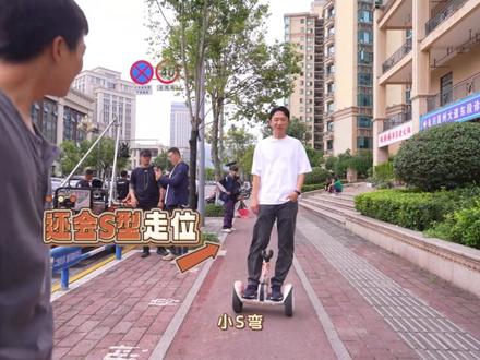 #谁动了我的隐私定档 片场欢乐多!张凯和富贵爽玩平衡车~何雯给苏斌甜蜜投喂~#谁动了我的隐私 3月19日上线,敬请期待 #宋家腾 #王瑄 #郝汉 #刘贾玺