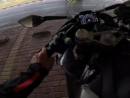 沙夏讲解:春风450SR仪表投屏导航外,到底还有哪些功能?#春风450sr #沙夏