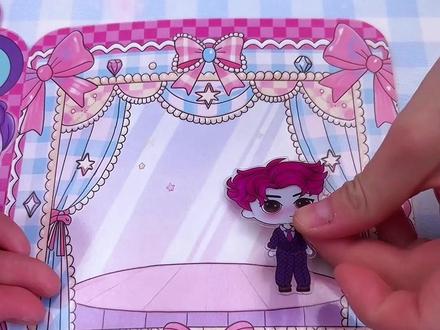 小朋友们都喜欢在猎魔女团,出照顾宝宝版果冻贴安静书了,QQ弹弹的果冻贴,撕不烂揉不坏,洗洗可以重复玩耍,女儿可喜欢了#猎魔女团 #果冻贴安静书 #果冻贴纸书