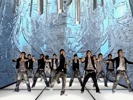 【YouTube】Super Junior热门曲《U》Remastered MV公开,青涩帅气的蓝人!#SuperJunior