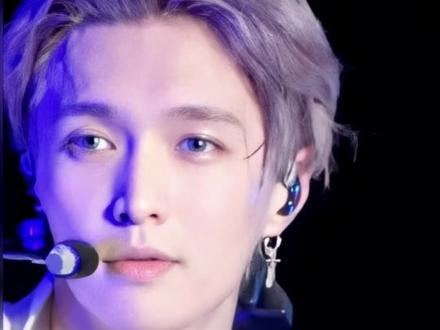 只有追过线下,才知道他长得有多权威😎
#张艺兴 #早期 #白月光 #理想型 #论张艺兴如何拥有超高回头率