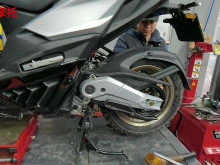 售价2.98万的光阳KRV180这么好,车主为什么还要改刹车和卡钳呢? #摩托车改装 #摩托车 #机车