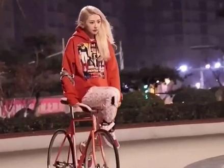 来和龙龙一起感受死飞的快乐吧#死飞 #天才小火龙