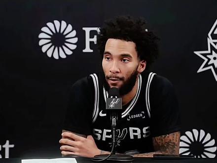 他的下一份合同到底能值多少钱?这是全世界马刺球迷对眼前这个孩子最大的疑问?#朱利安尚帕尼 #尚帕尼