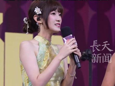 #BLG 拿下#英雄联盟全球先锋赛 冠军 主持人#夏安 中英韩三语无缝切换火出圈,虎扑网友打出满分盛赞其“世一翻”冠军选手左手的特色普通话也被精准翻译,向全球观众展现出中国电竞主持的专业素养!#lpl