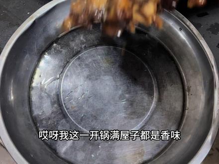 过年了家家都少不了这道红烧肘子,肘子软烂鲜香嘎嘎入味!#生活服务热点中心 #抖音年味争霸赛 #红烧肘子 #年夜饭 #过年