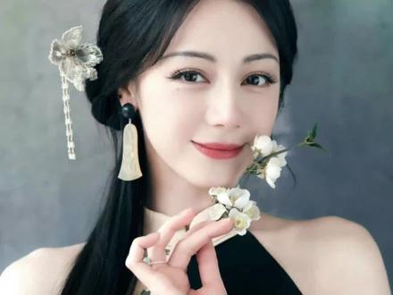 迪丽热巴个人微博报平安了,粉丝们终于松了一口气,迪丽热巴Ip显示在马来西亚,她发文说:让大家担心了,祝愿大家都平平安安的#迪丽热巴#娱乐#迪丽热巴报平安@抖音Dou+上热门 @抖音小助手 @抖音创作小助手