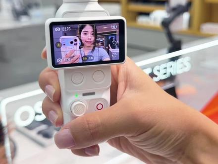 幸福了❗️大疆Pocket4 Pro长期主义配件 是谁终于买到了大疆pocket4pro
原来是我啊💖
分享几个比大疆还要先入手的配件们
非常实用!大家可以参考一下哦
#Ar膜##斯莫格pocket4磁吸小短腿 #斯莫格pocket4p配件 #大疆pocket4pro #pocket配件
