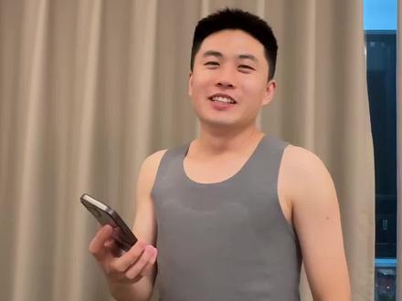 现在这个黄金是什么情况呀?长这么快我都害怕。 你们说我要不要买呀,#黄金 #小薛在南京