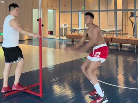 大家能不能多鼓励一下,让冯傲爱上弹跳训练?🙏🙏🙏