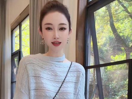 谁穿谁好看!蓝色镂空针织衫!